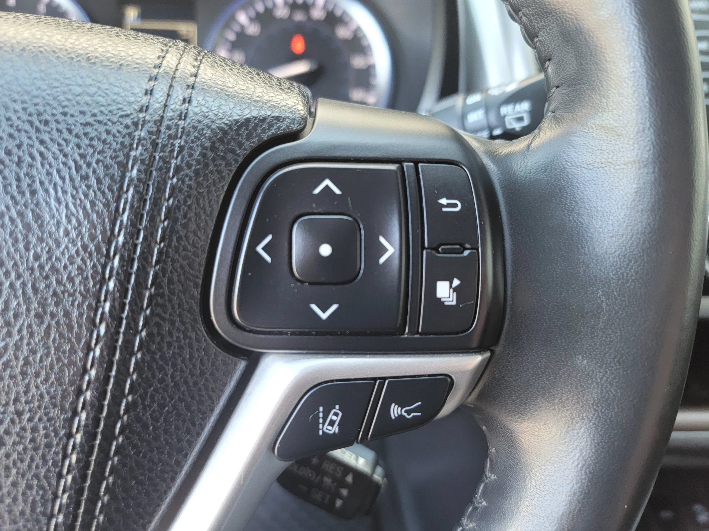 Used 2017 Toyota Highlander XLE AWD/4WD image 27