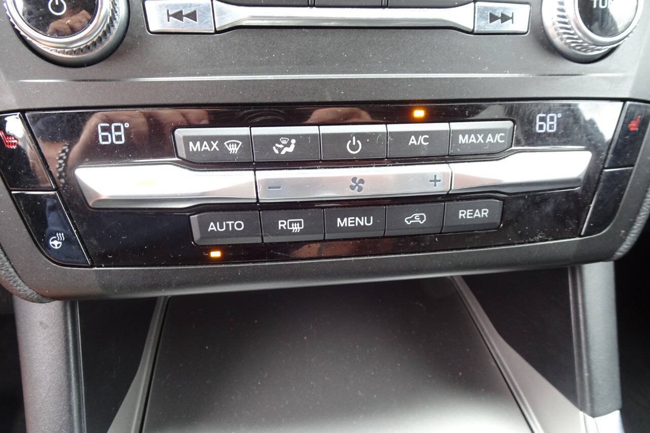 Used 2020 Ford Explorer XLT w/ Equipment Group 202A AWD/4WD image 26