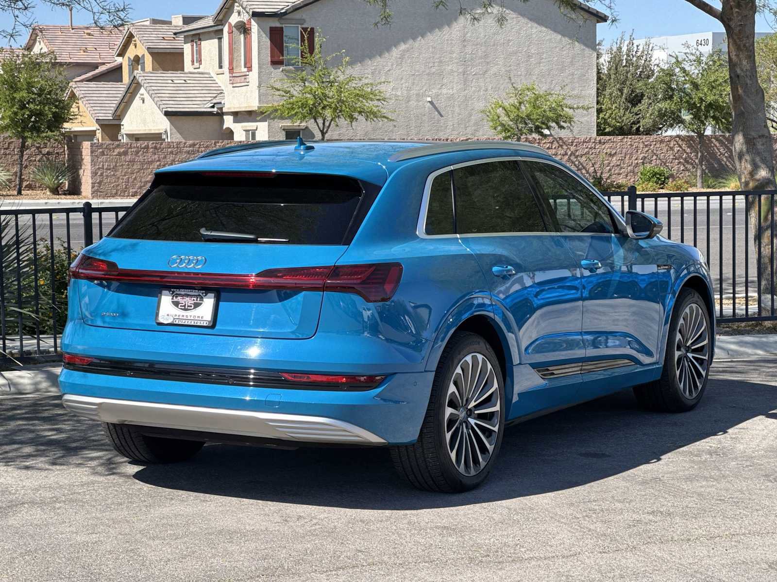Used 2019 Audi e-tron Prestige w/ Prestige Package AWD/4WD image 8