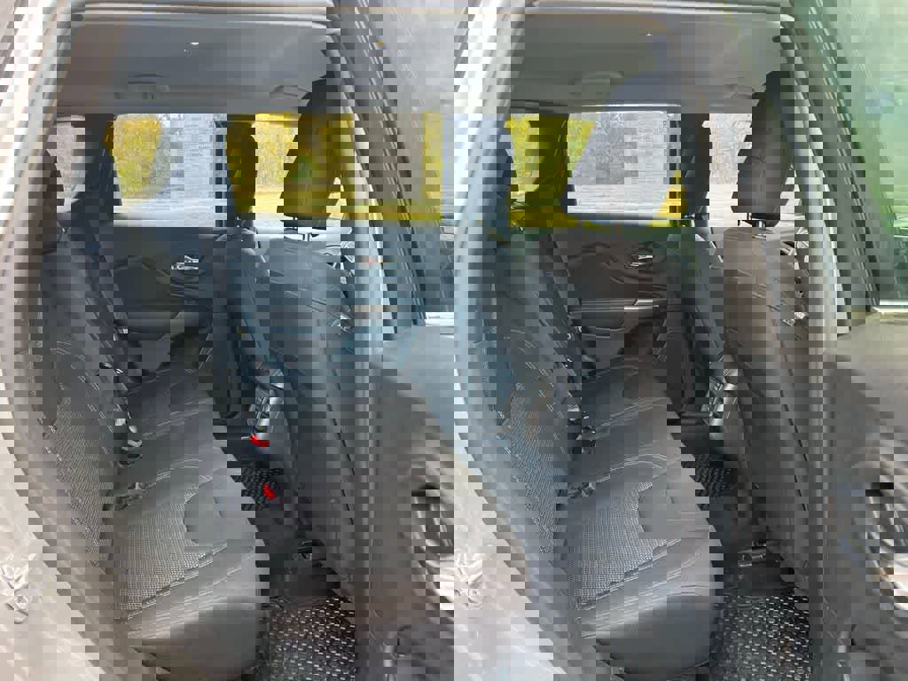 Used 2019 Jeep Cherokee Latitude w/ Cold Weather Group image 14