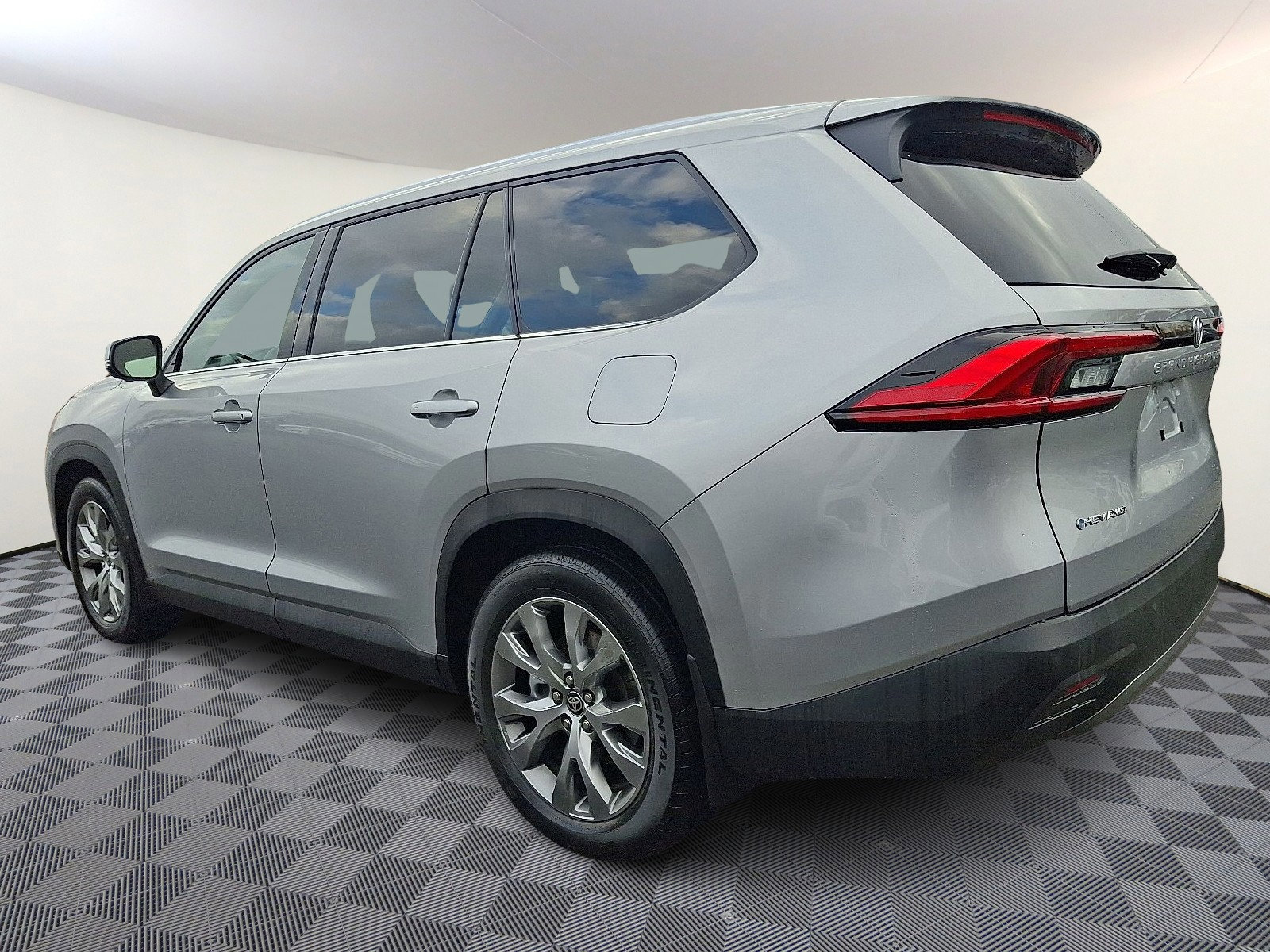 Used 2024 Toyota Grand Highlander Limited image 4