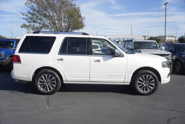 Used 2017 Lincoln Navigator Select image 5