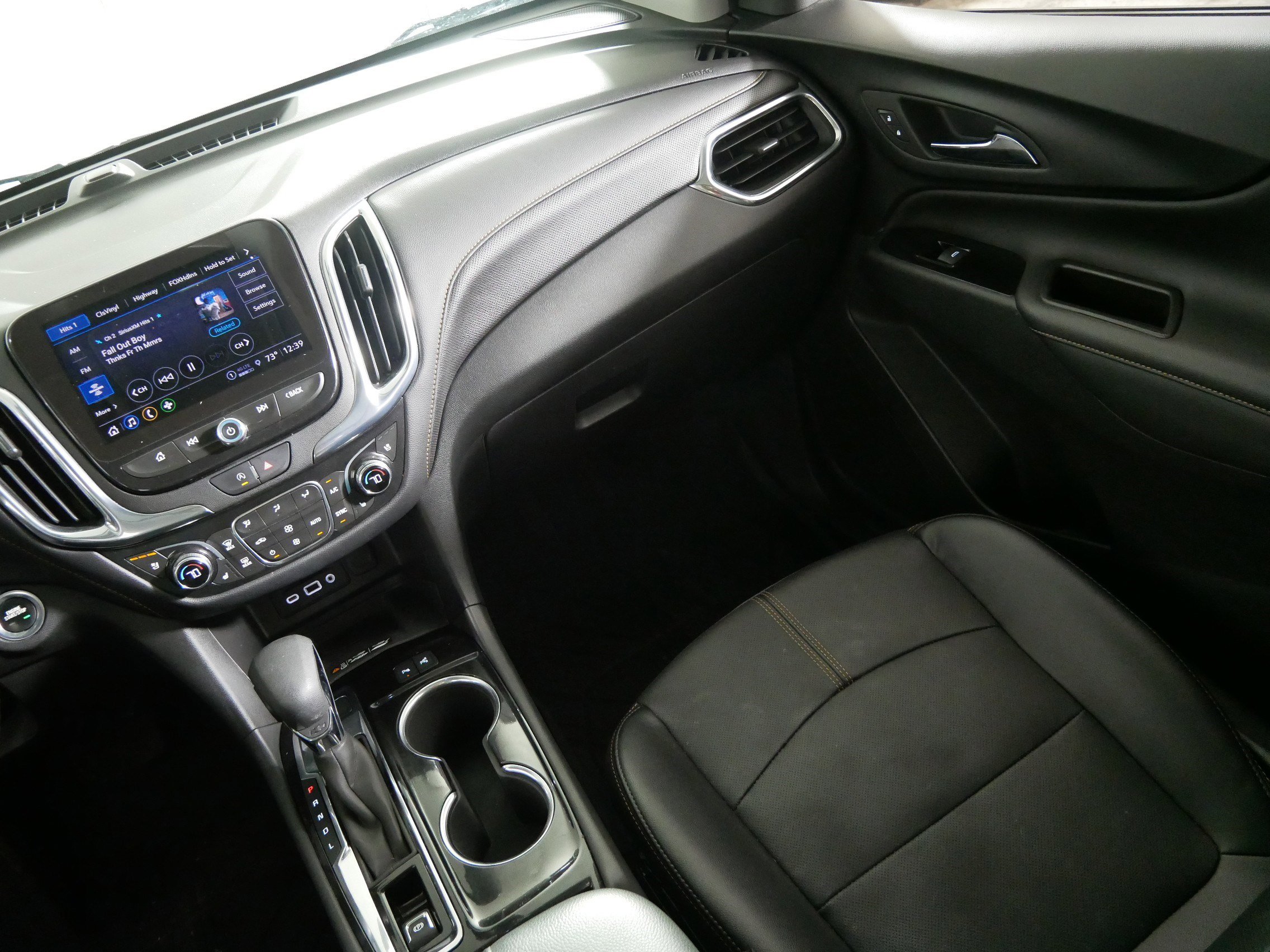 Used 2023 Chevrolet Equinox Premier image 11