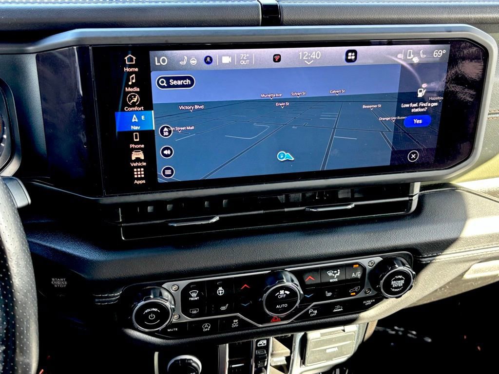 Used 2024 Jeep Gladiator Mojave w/ Technology Group image 19