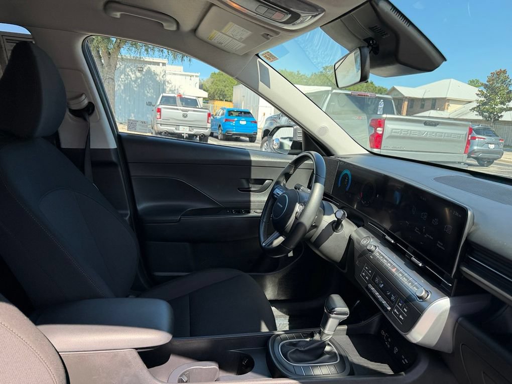 Used 2025 Hyundai Kona SEL AWD/4WD image 32