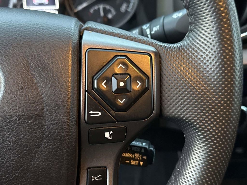 Used 2020 Toyota Tacoma TRD Sport w/ TRD Premium Sport Package AWD/4WD image 19