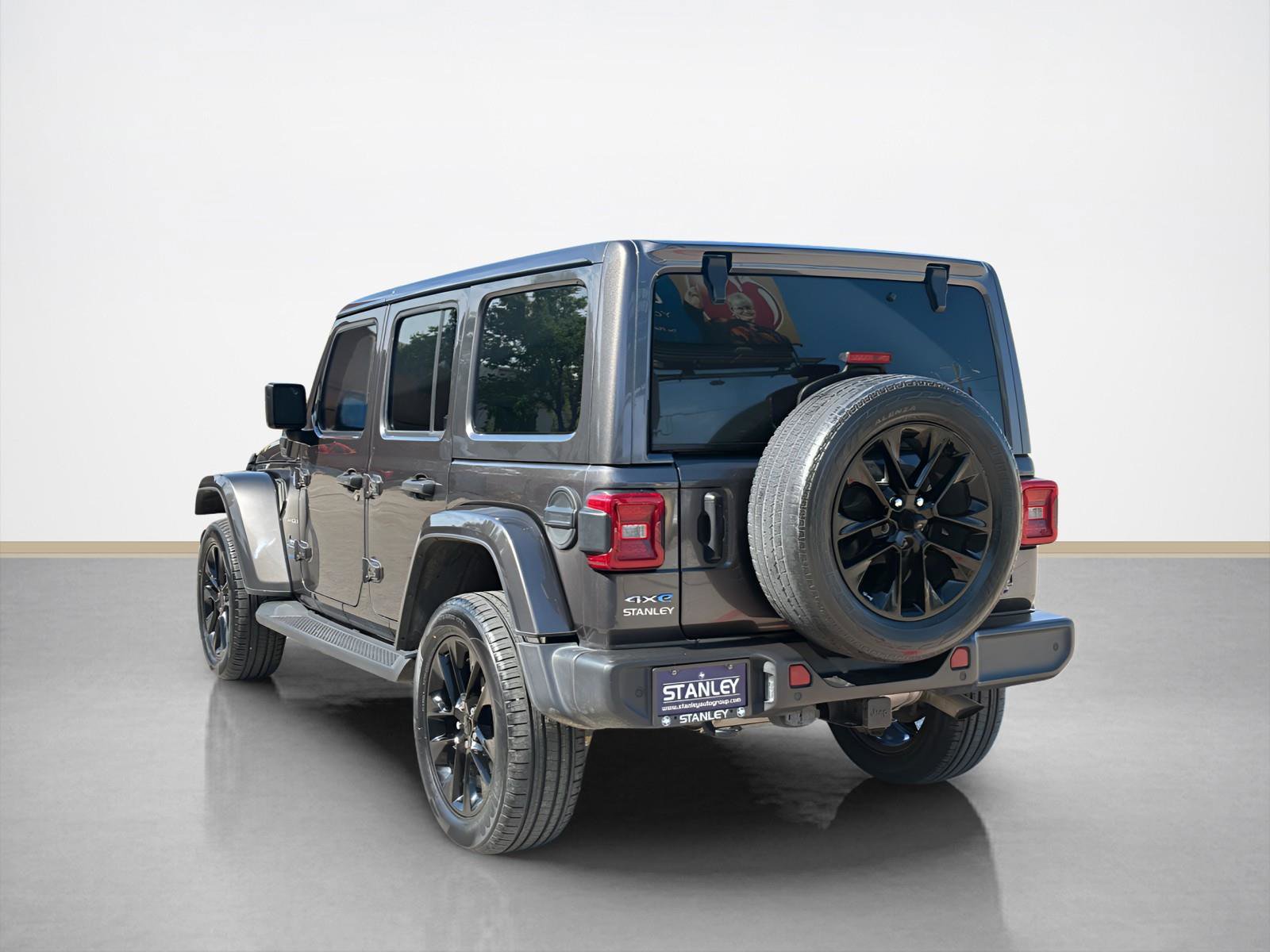 Used 2021 Jeep Wrangler Unlimited Sahara w/ Safety Group image 5