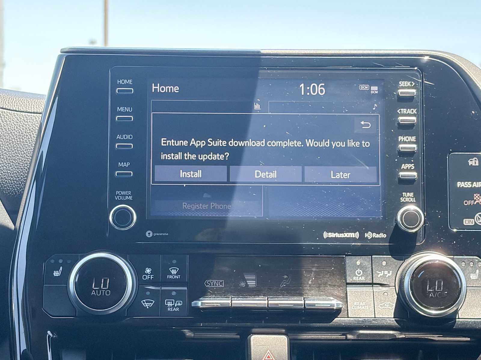 Used 2021 Toyota Highlander XLE AWD/4WD image 13