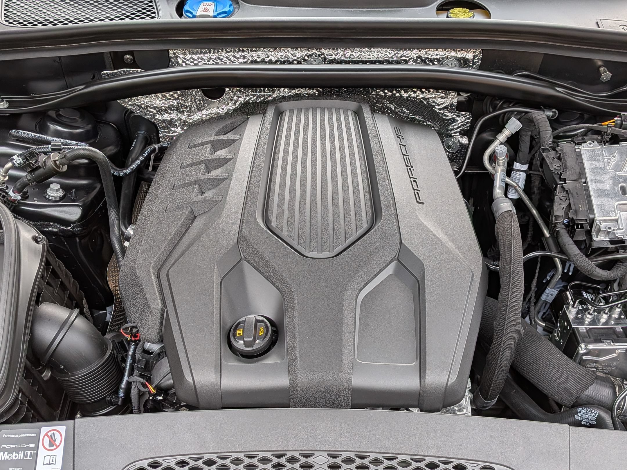 Certified 2026 Porsche Macan AWD/4WD image 35