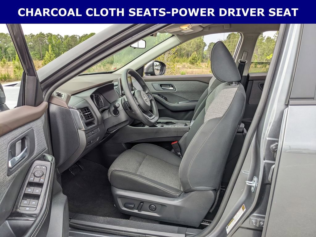 Used 2023 Nissan Rogue SV FWD image 3
