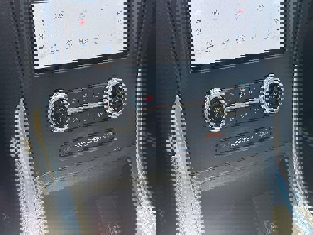 Used 2022 Ford Edge Titanium w/ Equipment Group 301A image 16