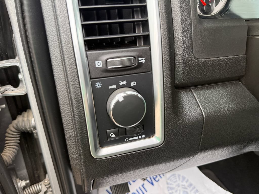 Used 2023 RAM 1500 Classic SLT AWD/4WD image 17