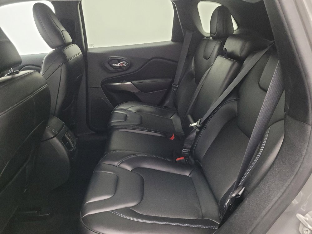 Used 2020 Jeep Cherokee Latitude Plus w/ Cold Weather Group image 18