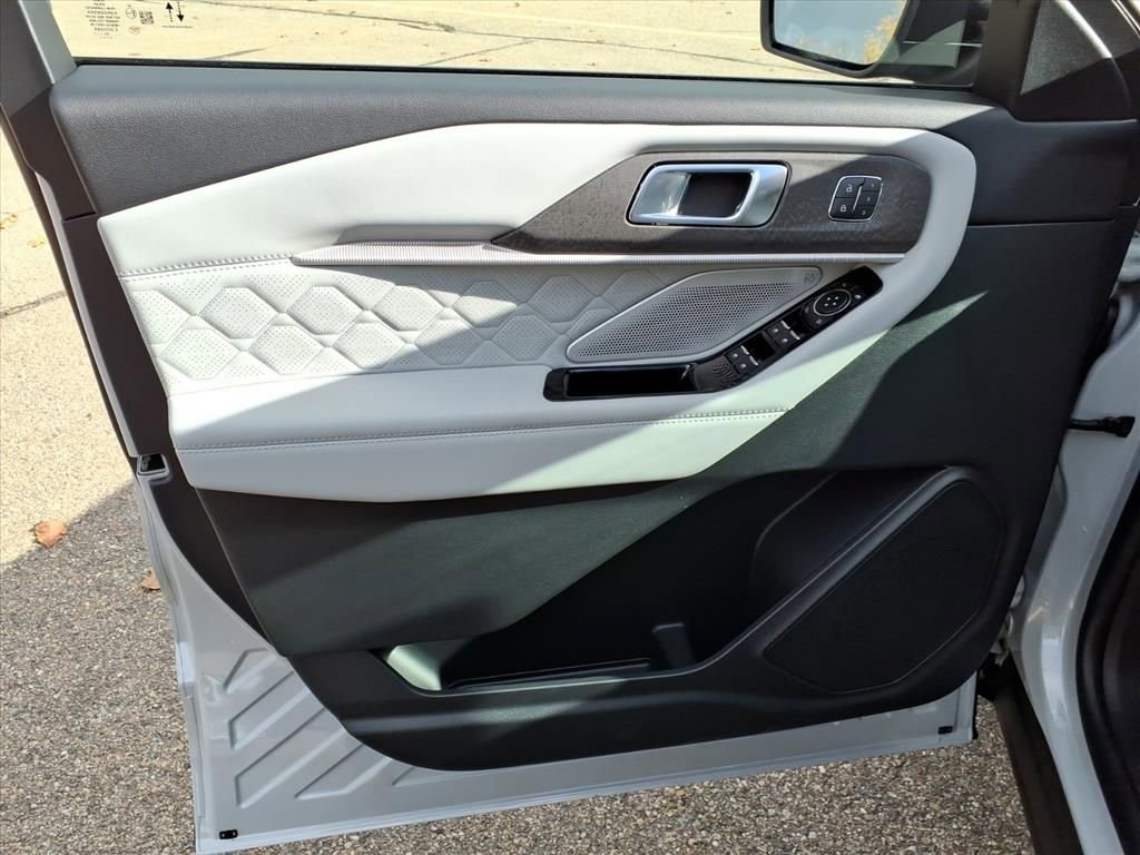 New 2026 Ford Explorer Platinum w/ LUX Leather Package image 18