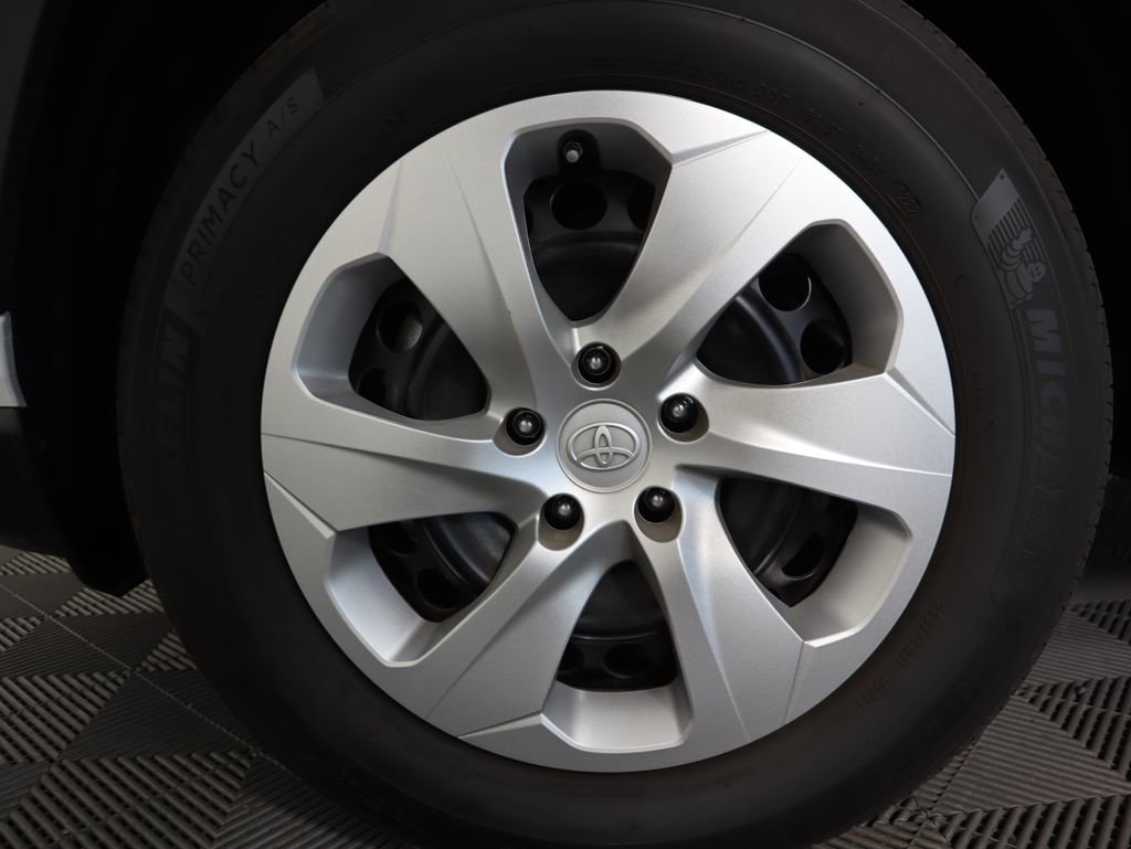 Used 2023 Toyota RAV4 LE image 32