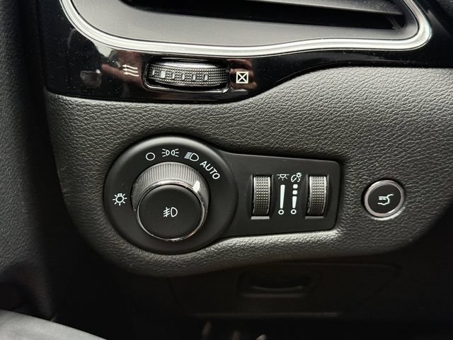 Certified 2023 Jeep Cherokee Altitude Lux AWD/4WD image 23