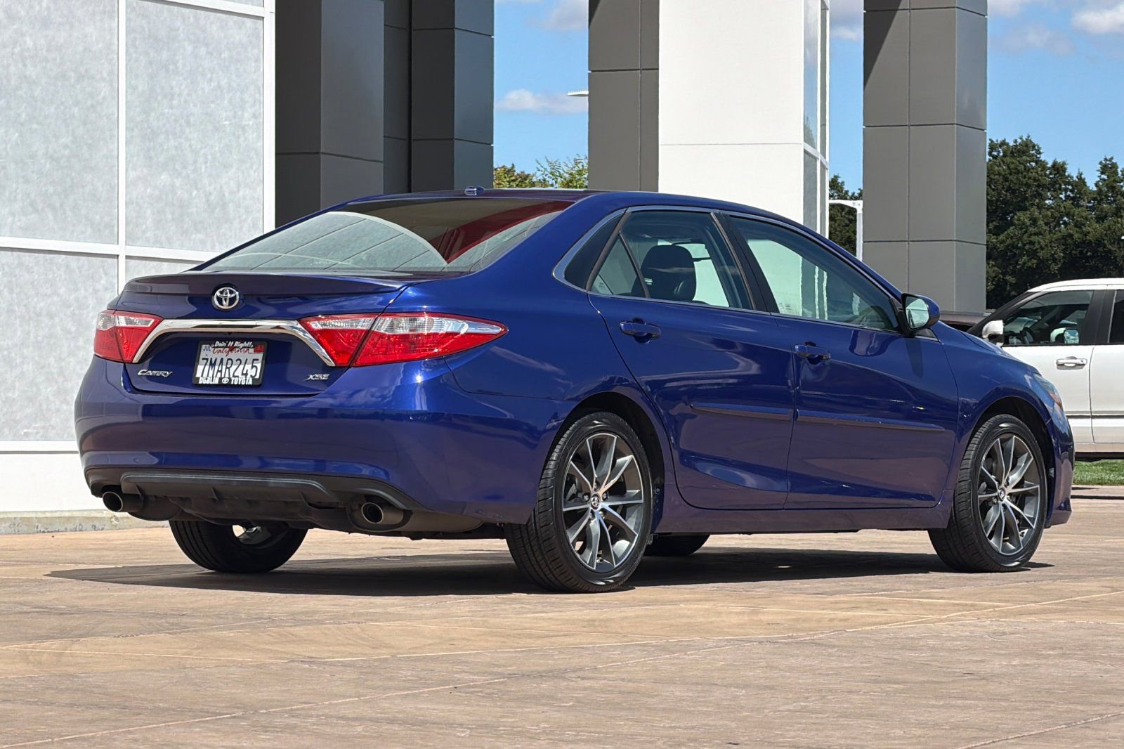 Used 2015 Toyota Camry XSE w/ Advanced Technology Package FWD image 4