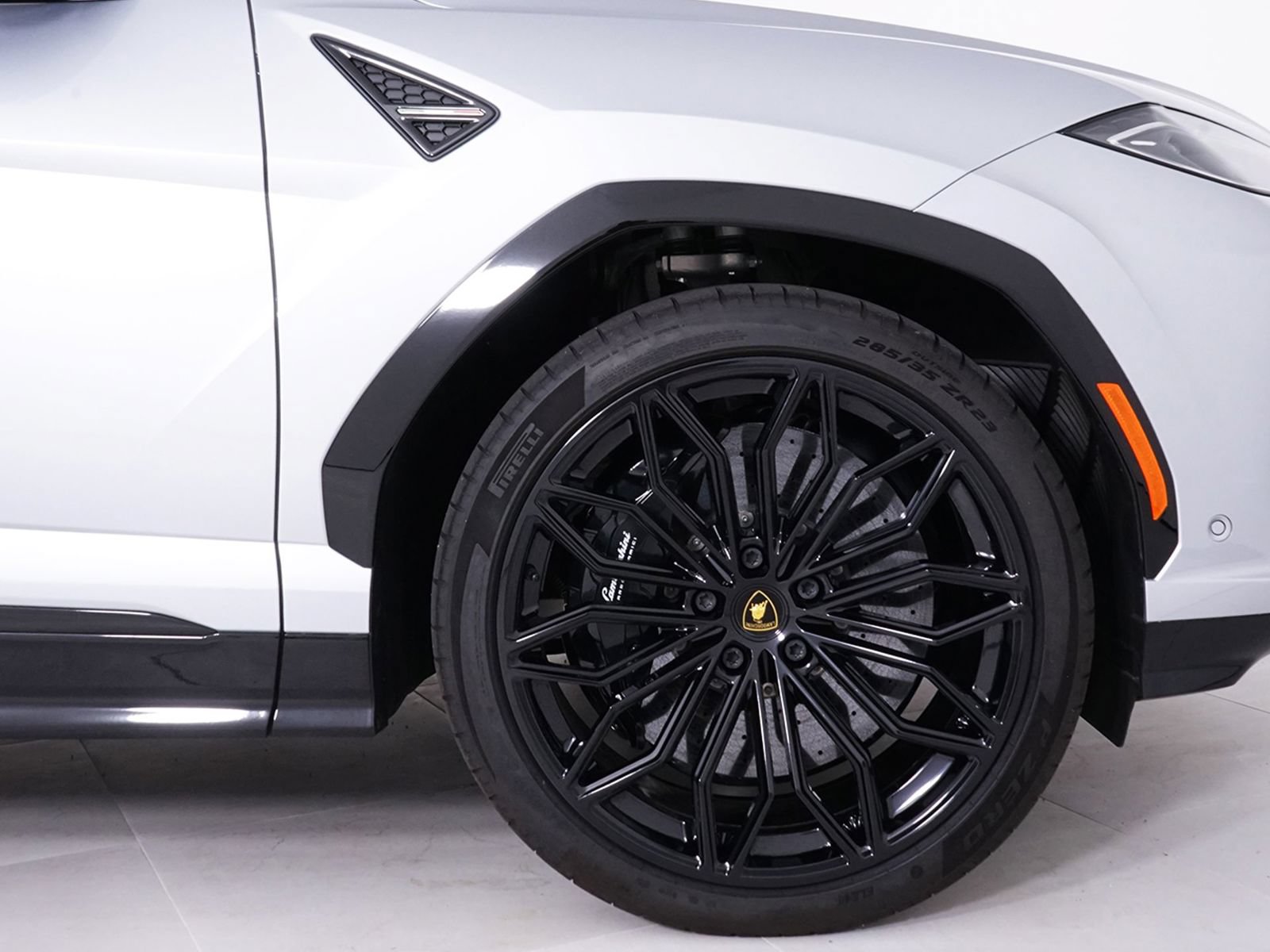 Used 2025 Lamborghini Urus SE AWD/4WD image 16