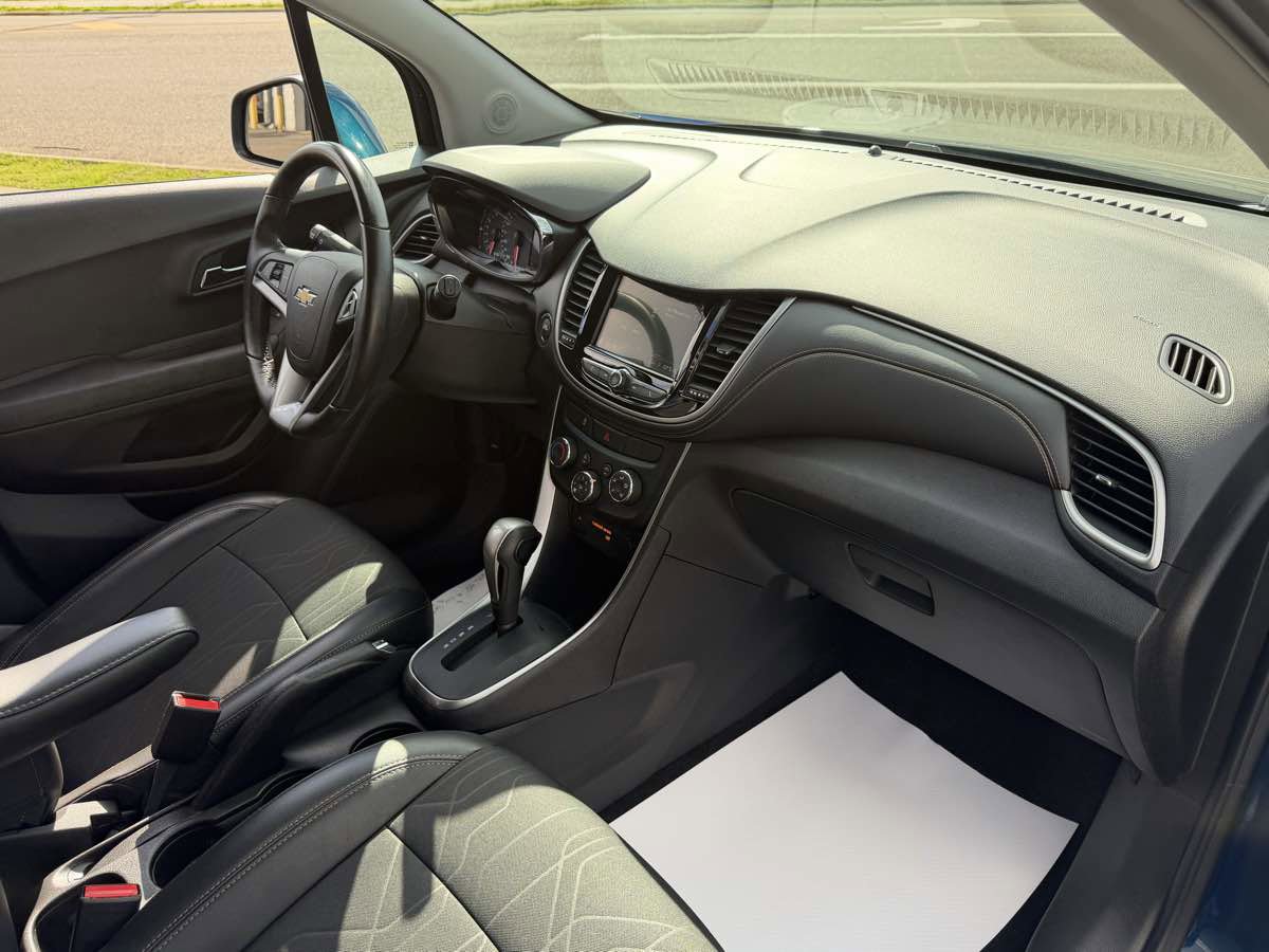 Used 2019 Chevrolet Trax LT w/ LT Convenience Package AWD/4WD image 19