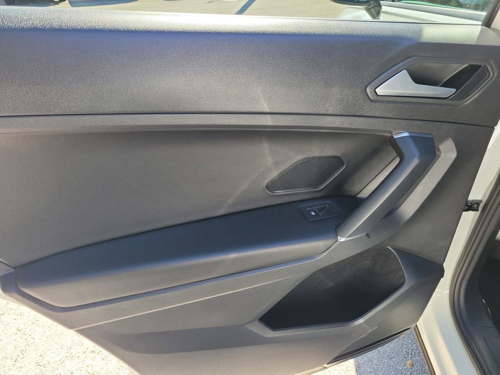 Used 2020 Volkswagen Tiguan SE R-Line w/ 3rd Row Seat Package image 17