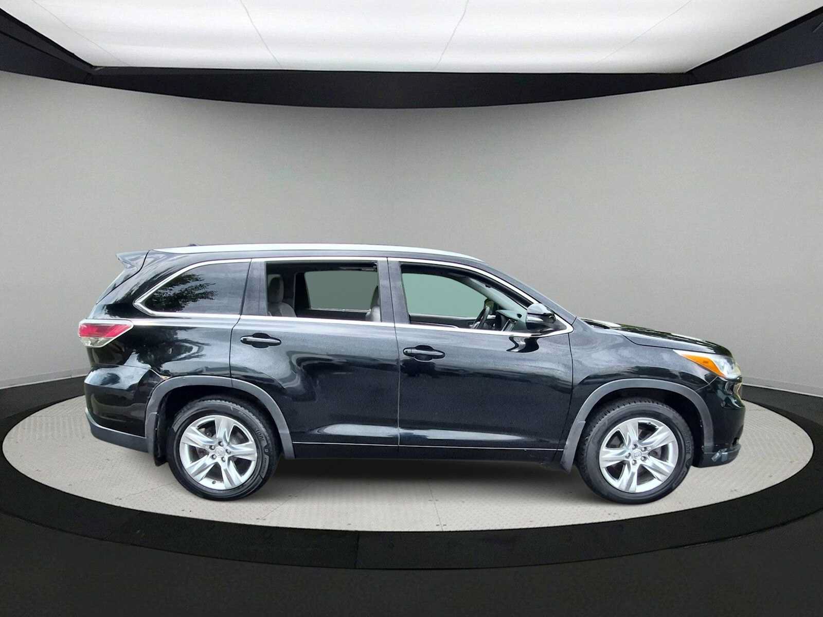 Used 2015 Toyota Highlander Limited AWD/4WD image 9