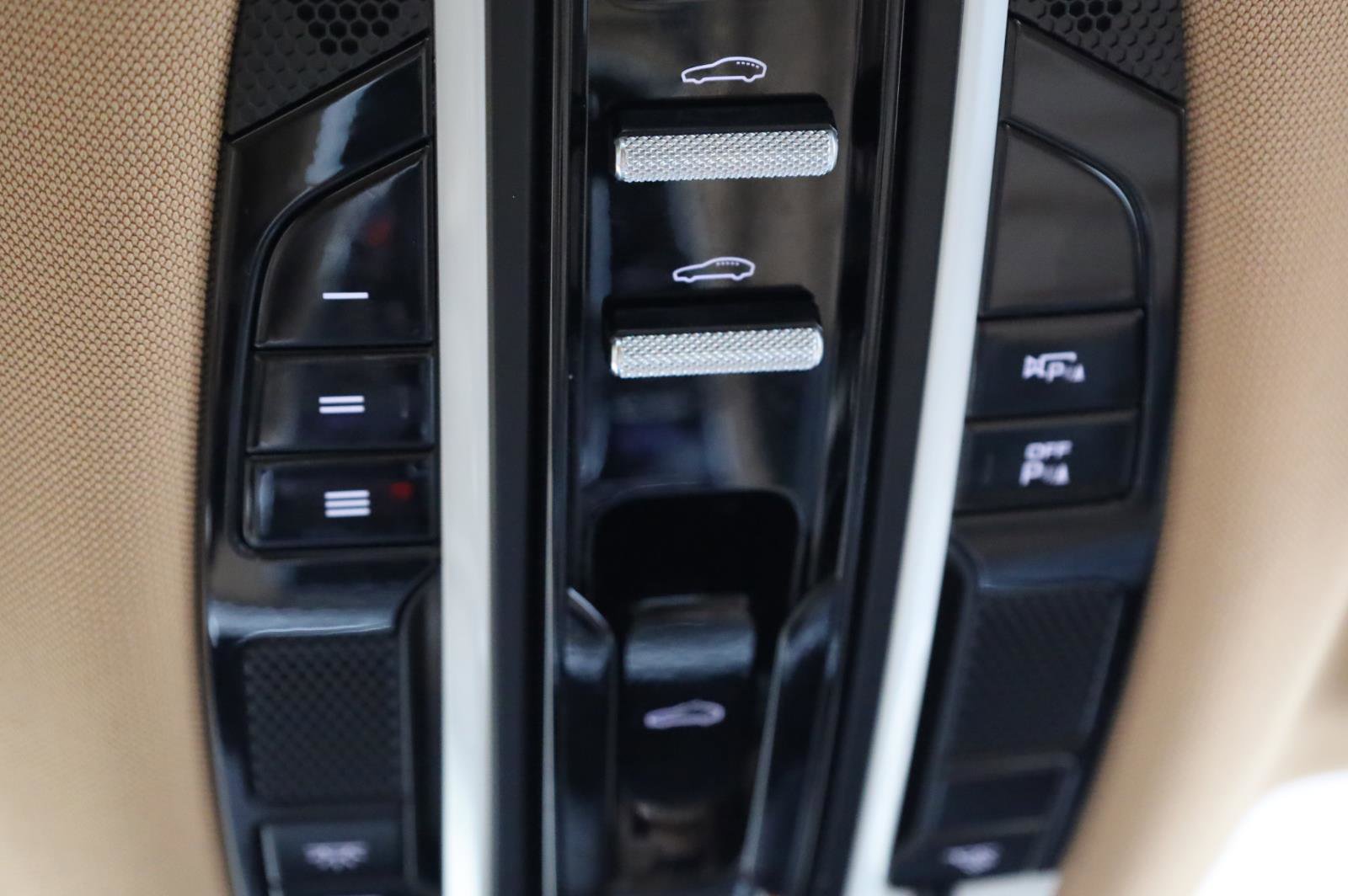 Used 2019 Porsche Panamera 4 AWD/4WD image 39