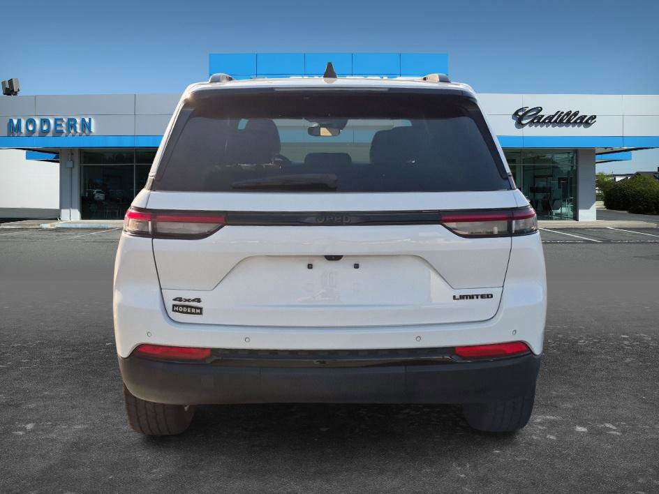 Used 2023 Jeep Grand Cherokee Limited w/ Black Appearance Package AWD/4WD image 4