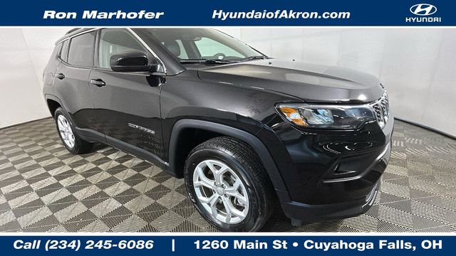 Used 2024 Jeep Compass Latitude w/ Sun and Sound Group AWD/4WD image 1