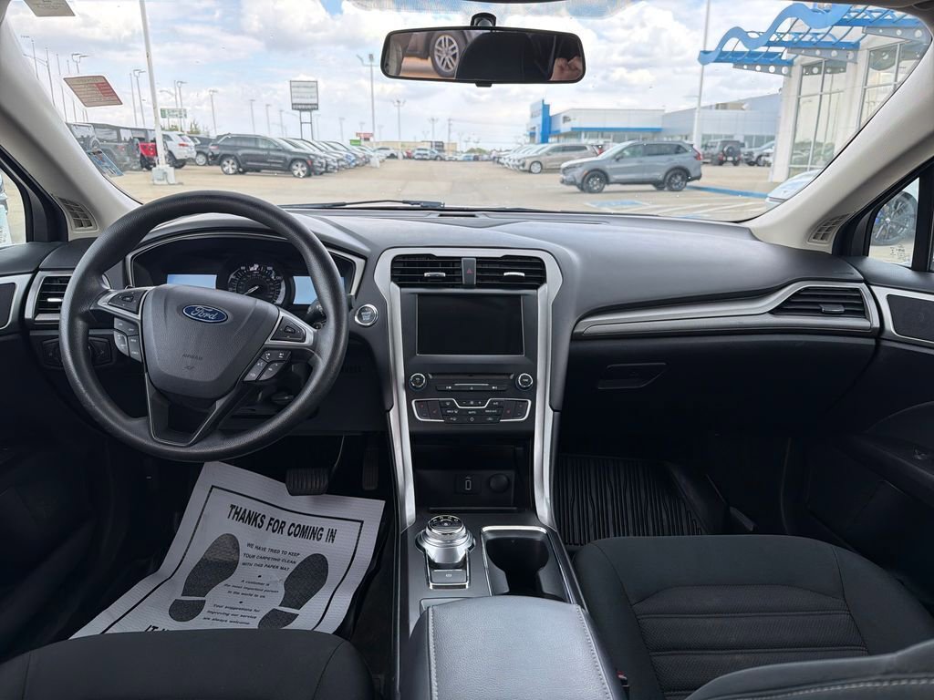 Used 2018 Ford Fusion SE w/ Fusion SE Technology Package FWD image 13