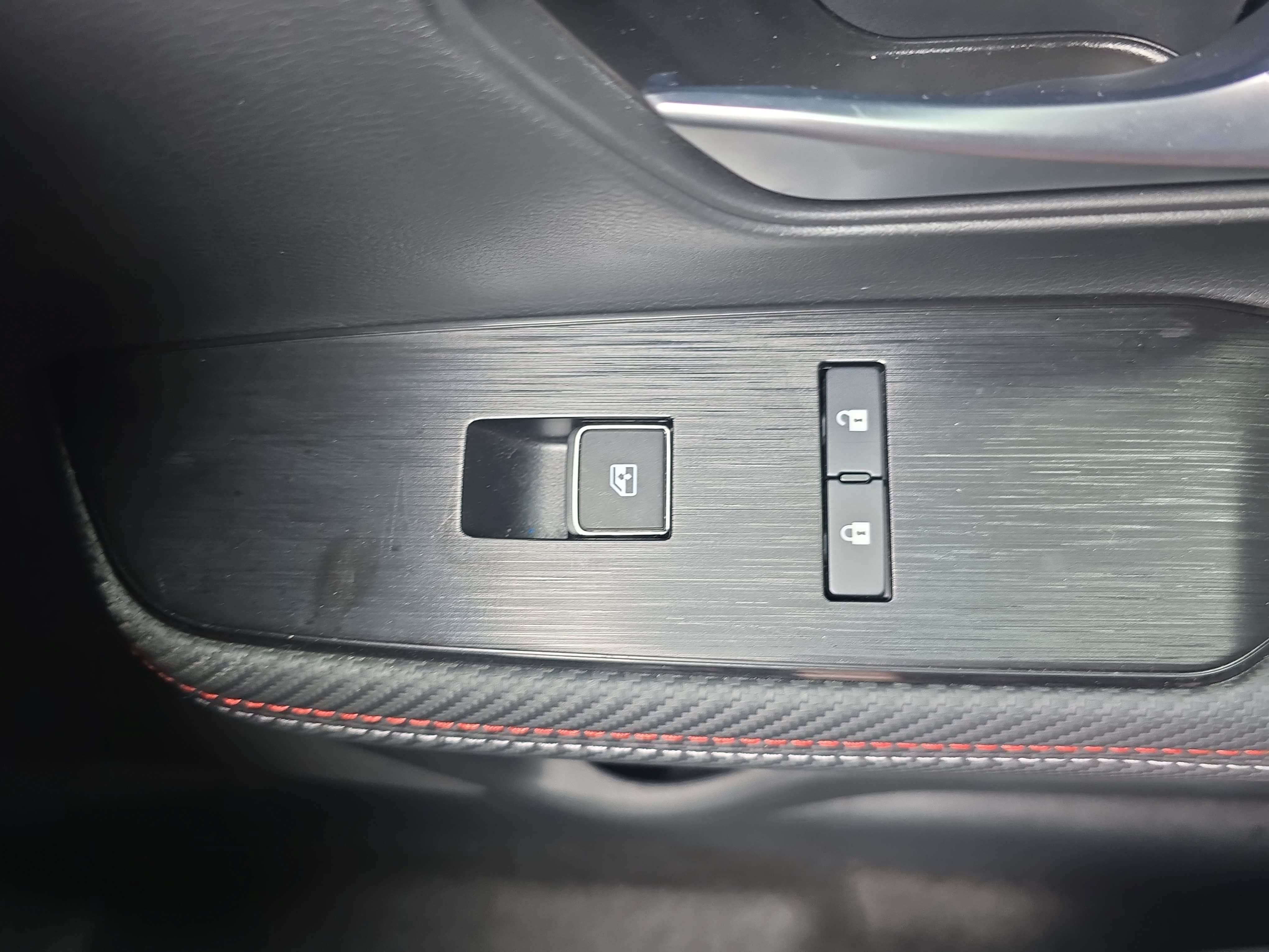 Used 2025 Nissan Kicks SR AWD/4WD image 28