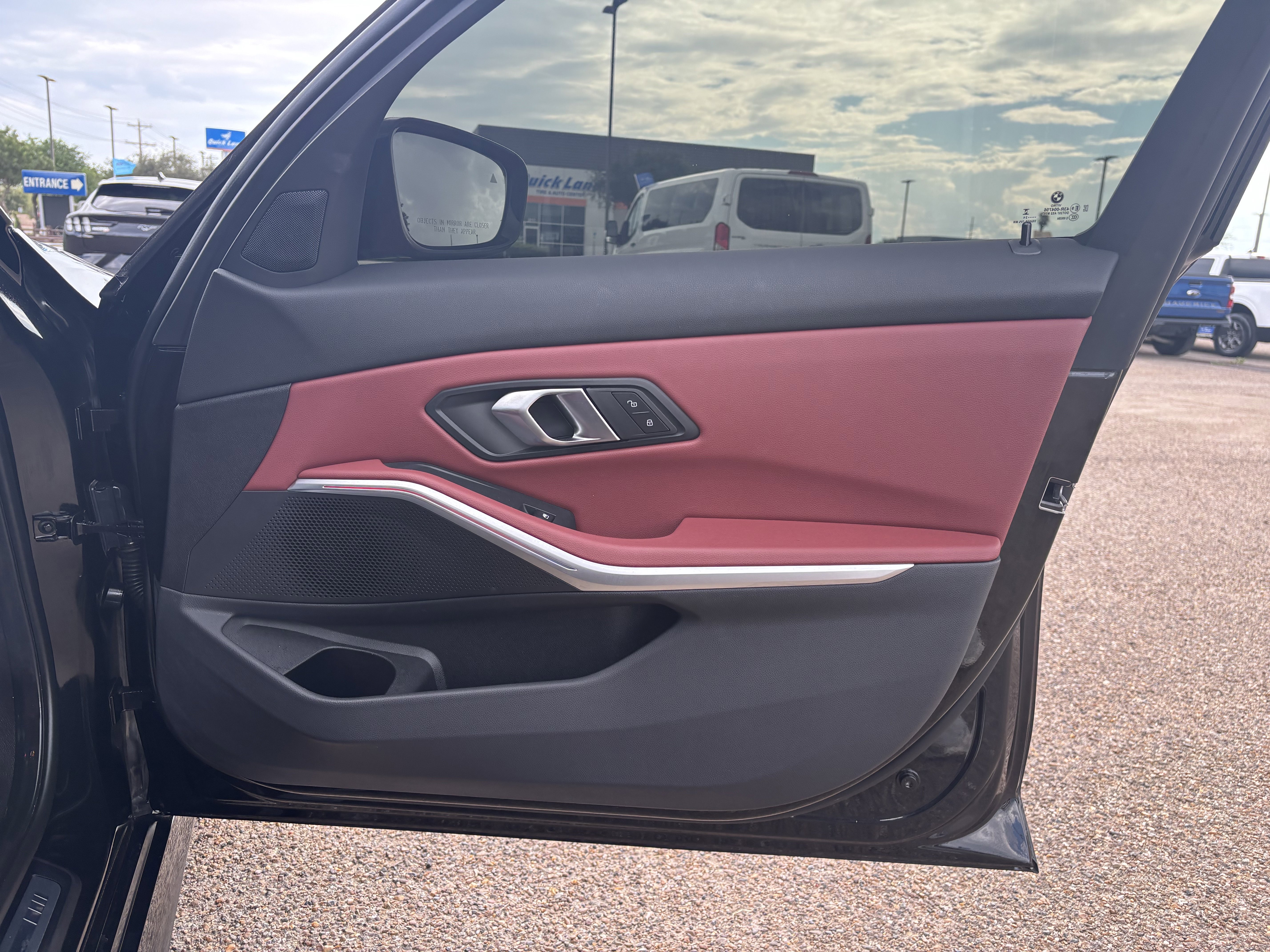 Used 2024 BMW 330i Sedan w/ M Sport Package image 28