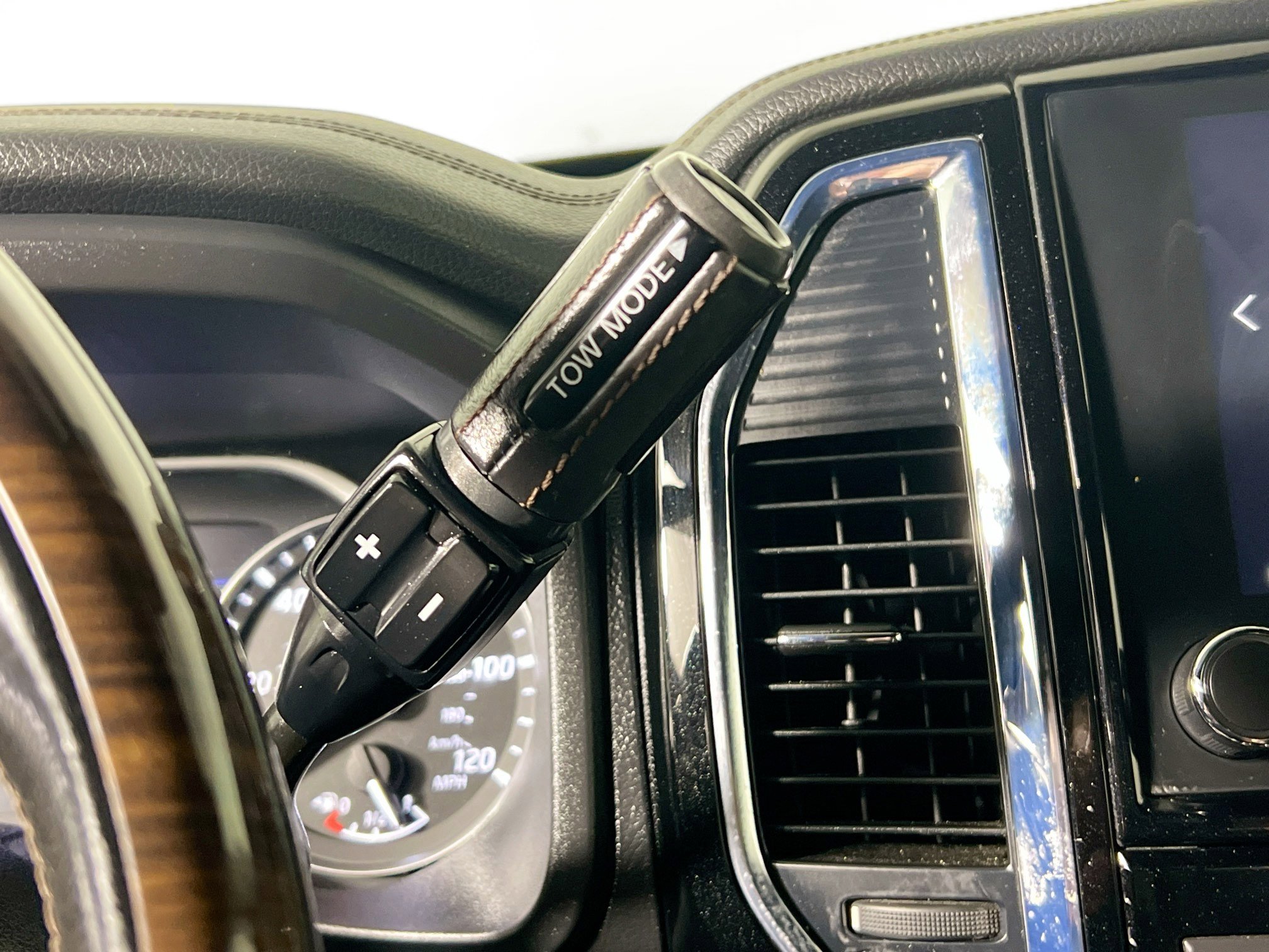 Used 2020 Nissan Titan Platinum Reserve w/ Moonroof Package image 25