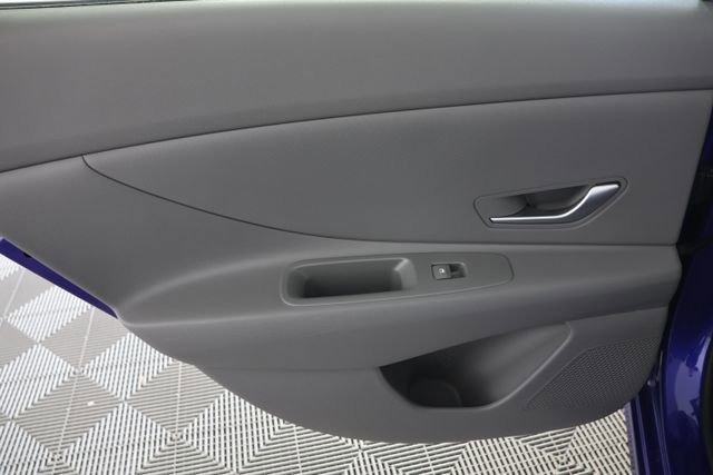 Used 2024 Hyundai Elantra SE FWD image 24