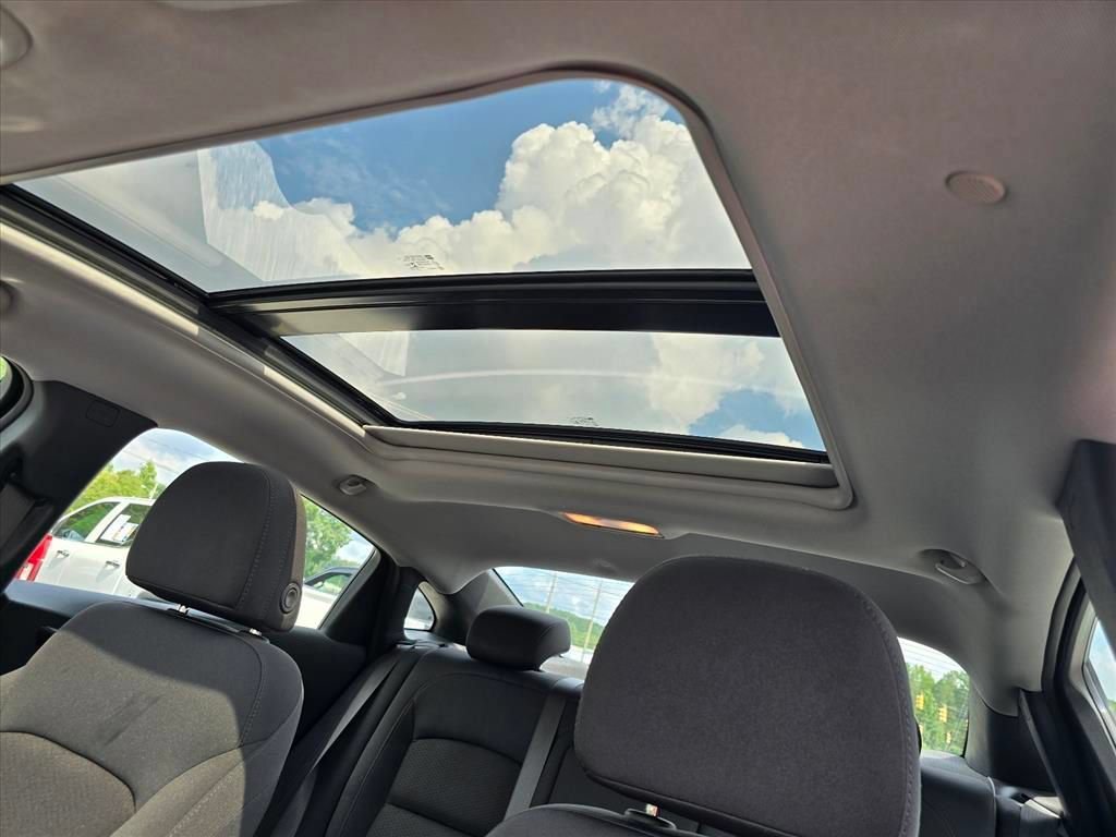 Used 2023 Chevrolet Malibu LT FWD image 7