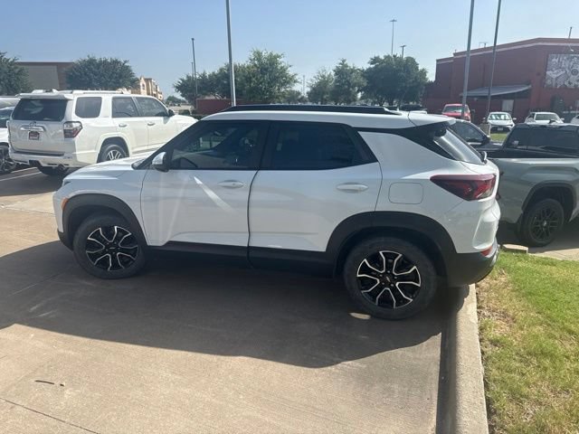 Used 2023 Chevrolet TrailBlazer ACTIV w/ Sun and Liftgate Package FWD image 5