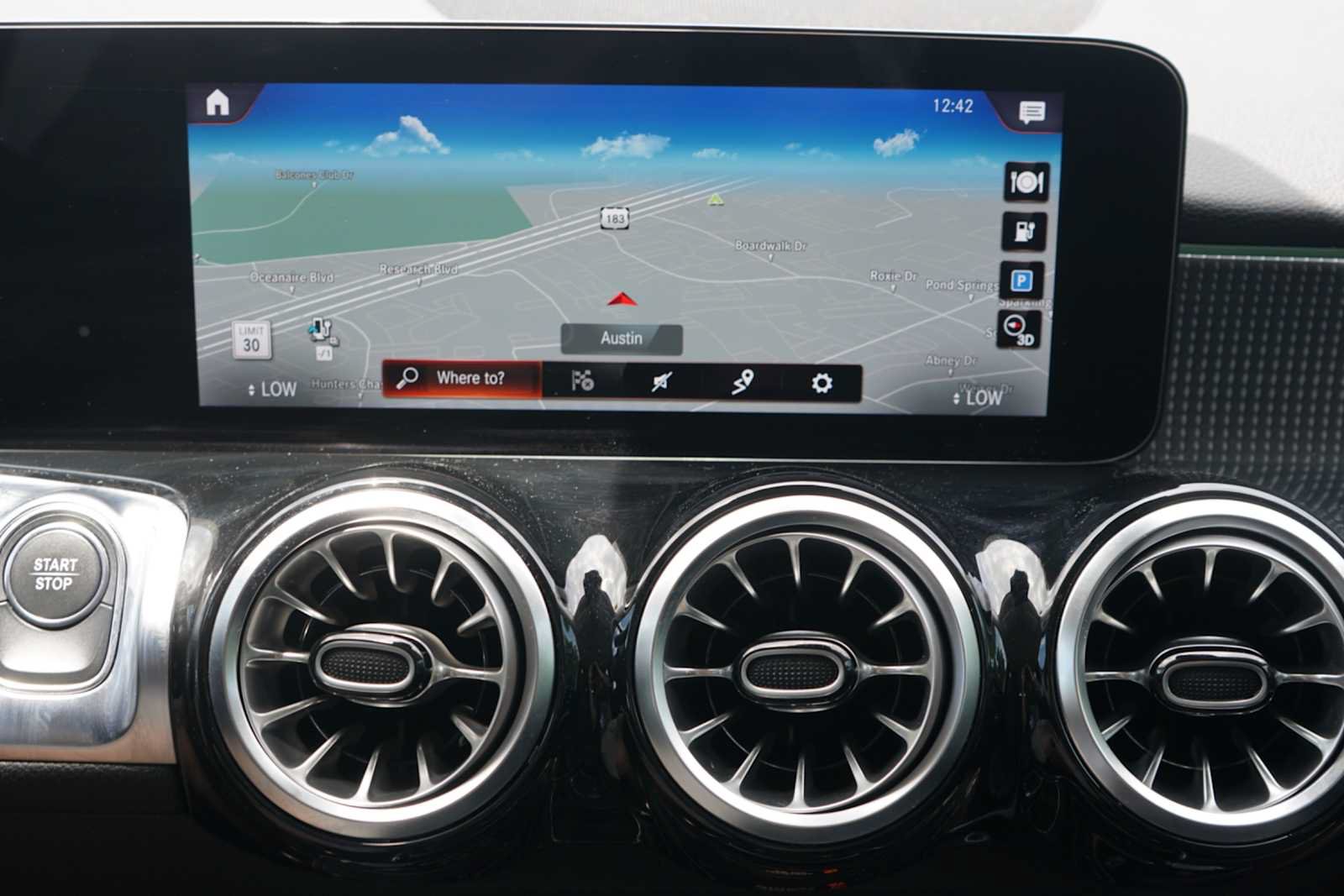 Used 2023 Mercedes-Benz EQB 300 4MATIC image 12
