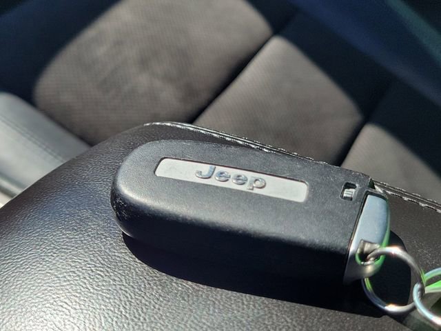 Used 2021 Jeep Grand Cherokee Laredo X RWD image 36
