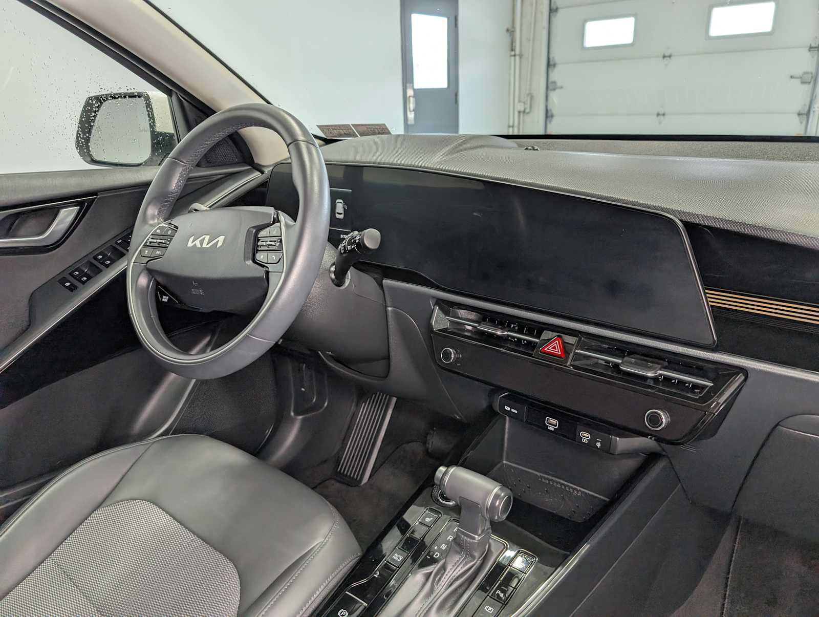 Used 2024 Kia Niro EX FWD image 42