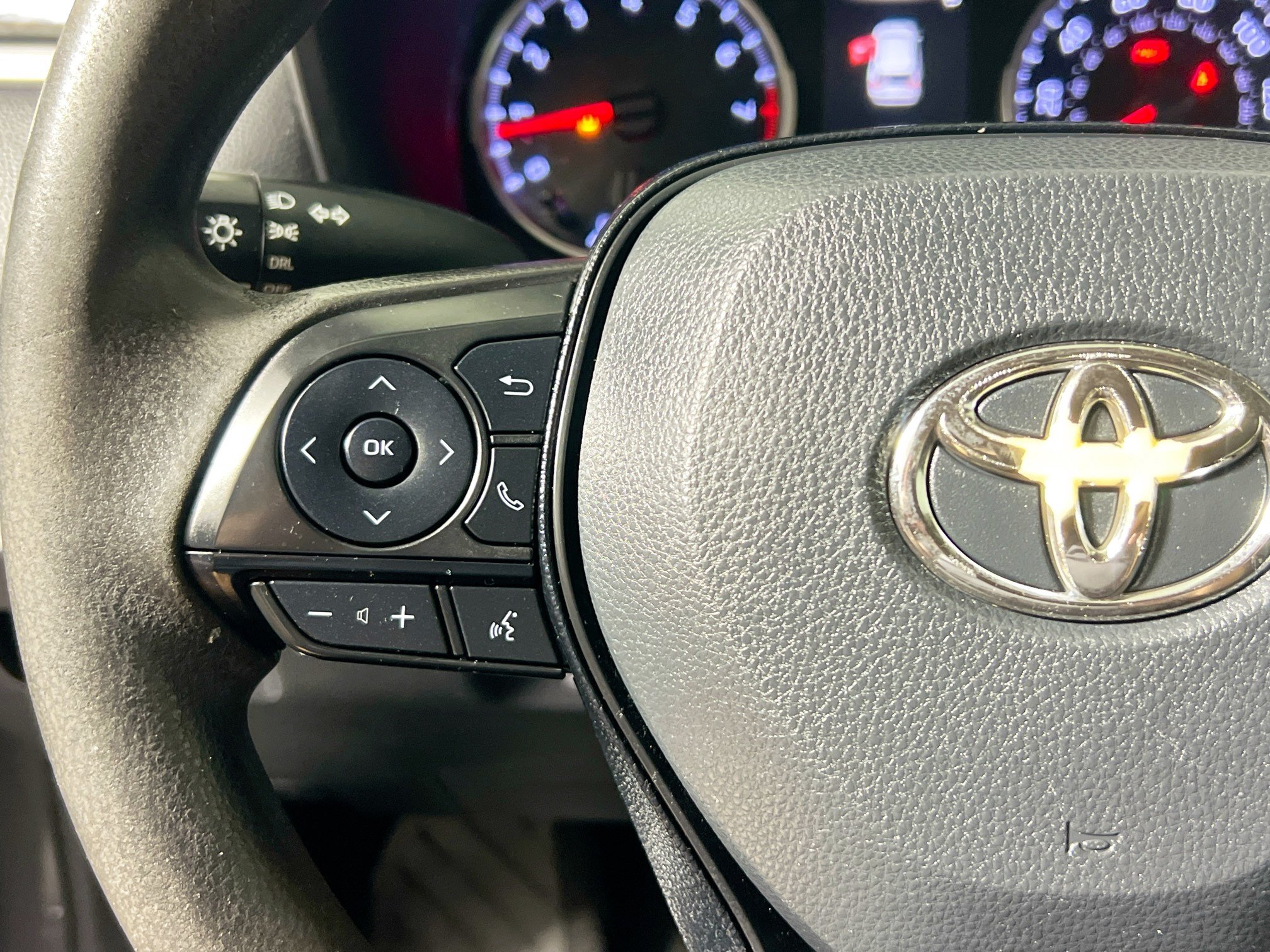 Used 2021 Toyota RAV4 LE FWD image 18
