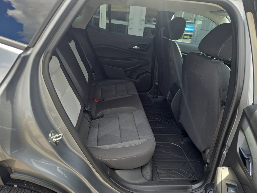 Certified 2024 Chevrolet Trax LS w/ LS Convenience Package FWD image 17