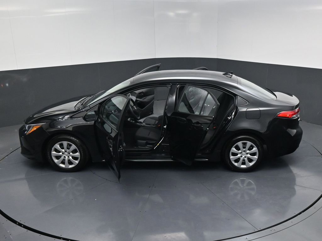 Used 2025 Toyota Corolla LE image 25