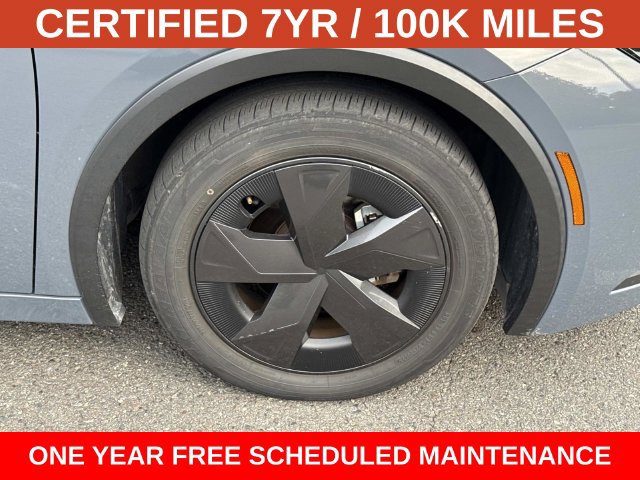 Used 2025 Toyota Prius LE FWD image 7