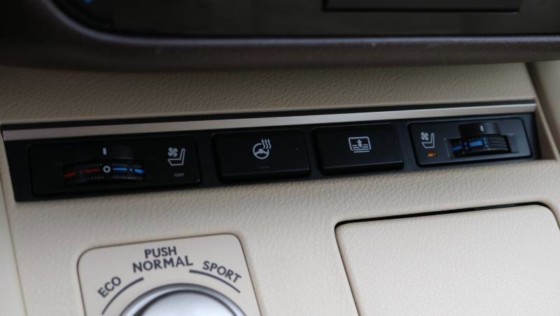 Used 2018 Lexus ES 350 w/ Luxury Package w/Wood Trim image 16