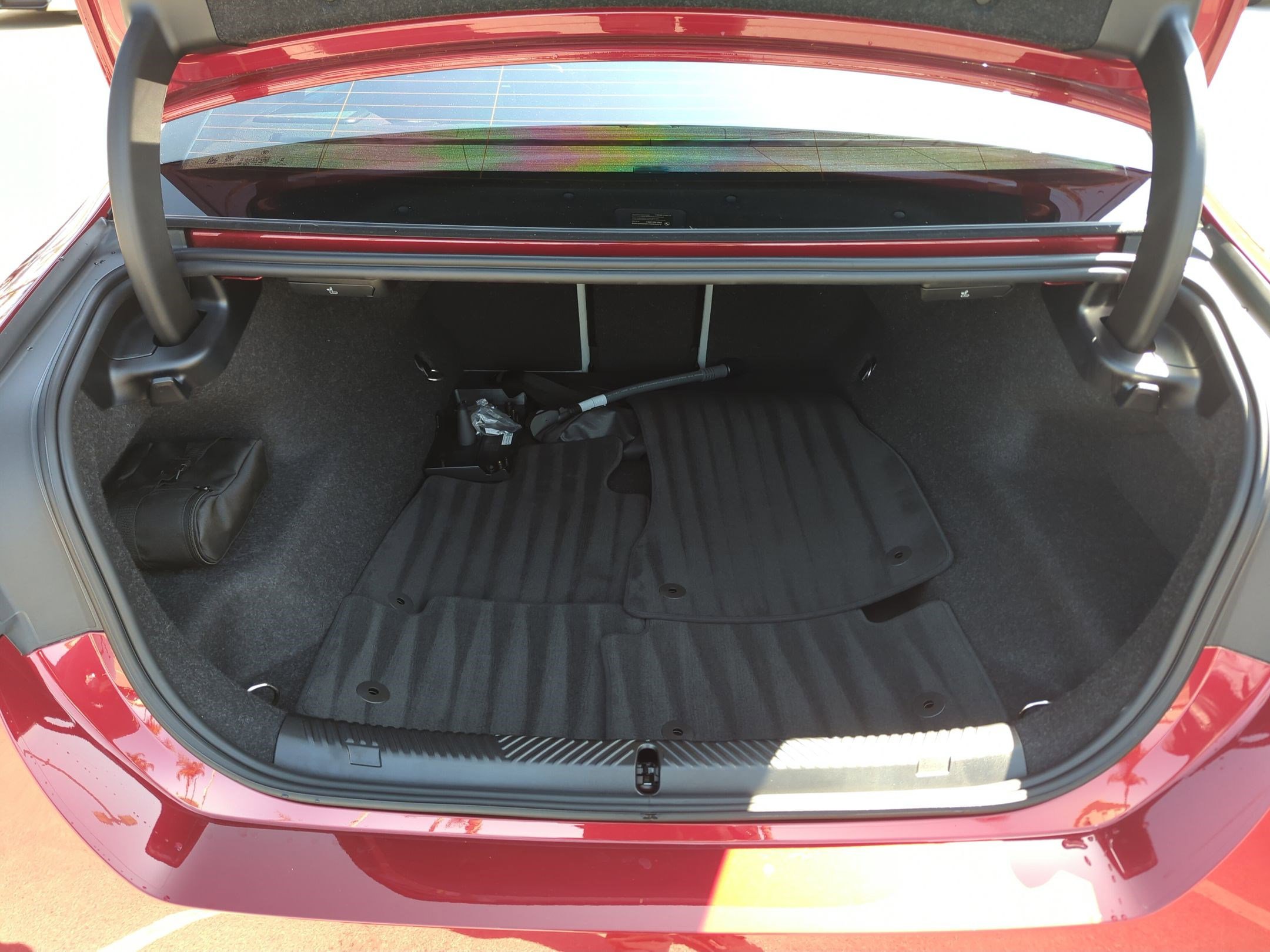 Used 2025 BMW M5 w/ Carbon Package image 31