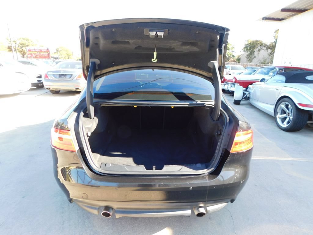 Used 2017 Jaguar XE Premium RWD image 18