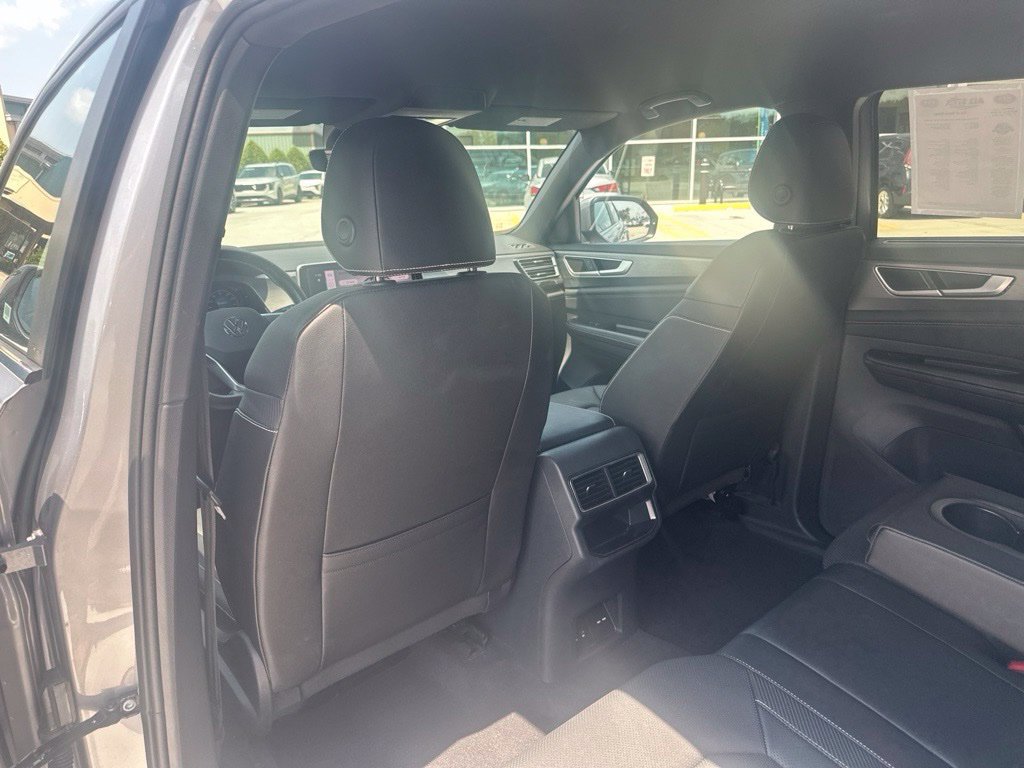 Used 2025 Volkswagen Atlas Cross Sport SE FWD image 27