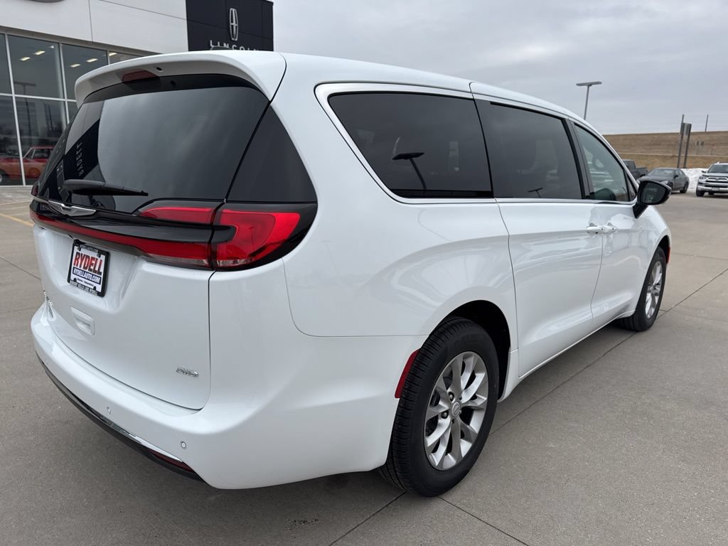 New 2026 Chrysler Pacifica Select AWD/4WD image 31