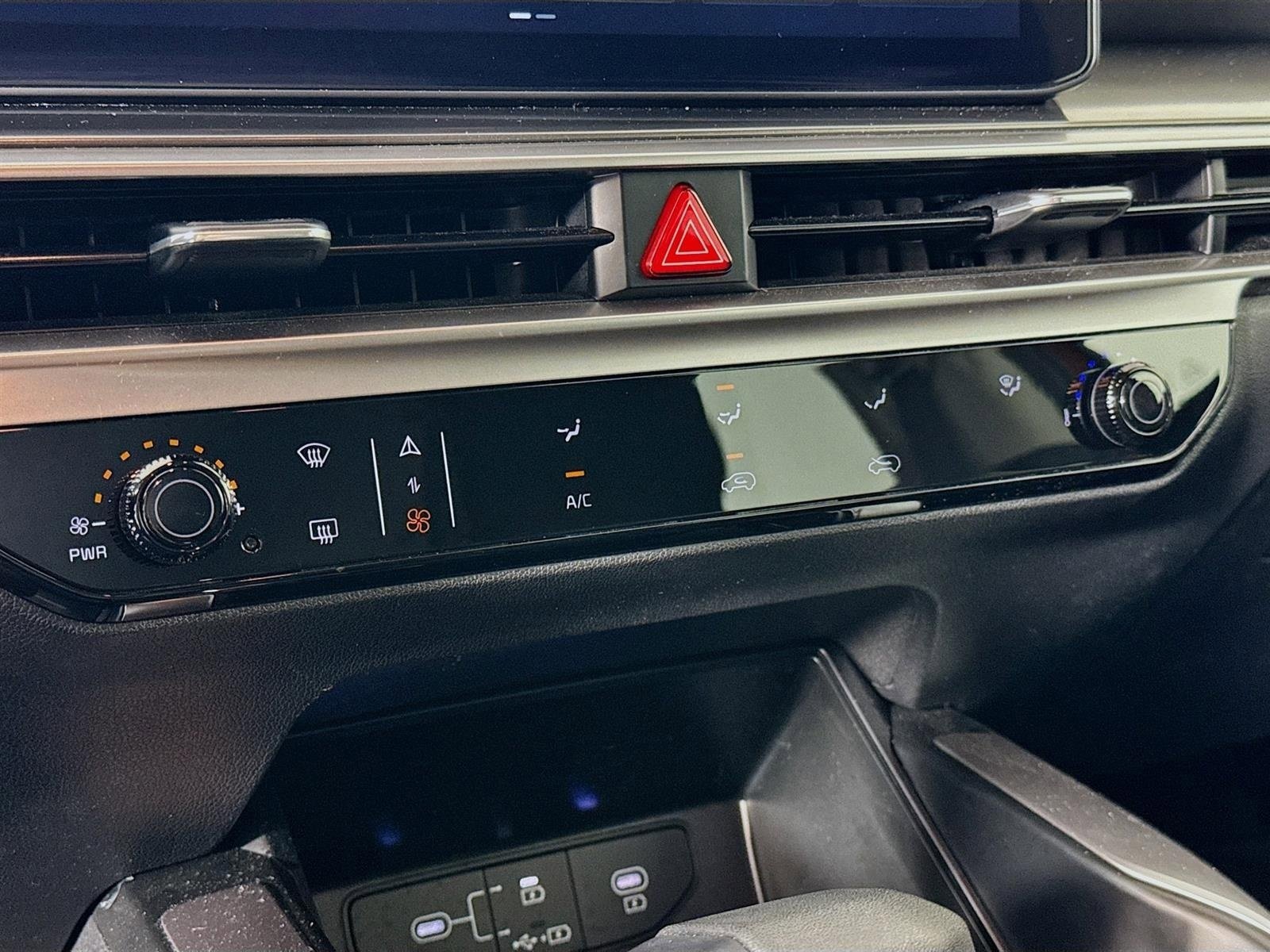 Certified 2025 Kia Sorento LX image 17