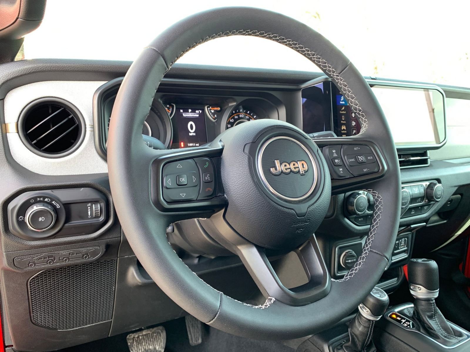 Used 2025 Jeep Wrangler Sport S image 33