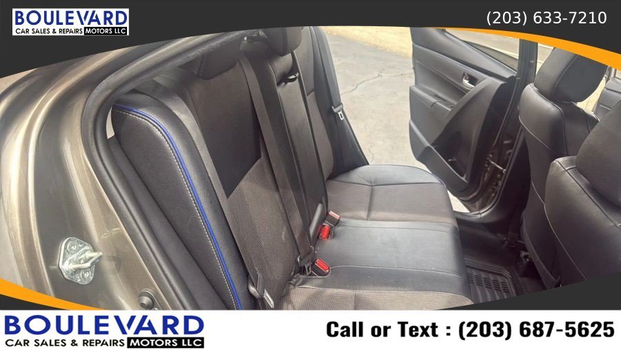 Used 2018 Toyota Corolla SE w/ SE Premium Package FWD image 31
